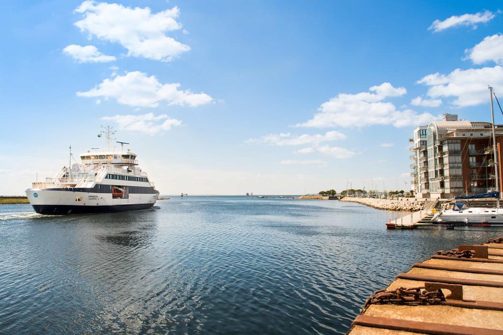 Moetesplats Borstahusen Hotel Landskrone Bagian luar foto